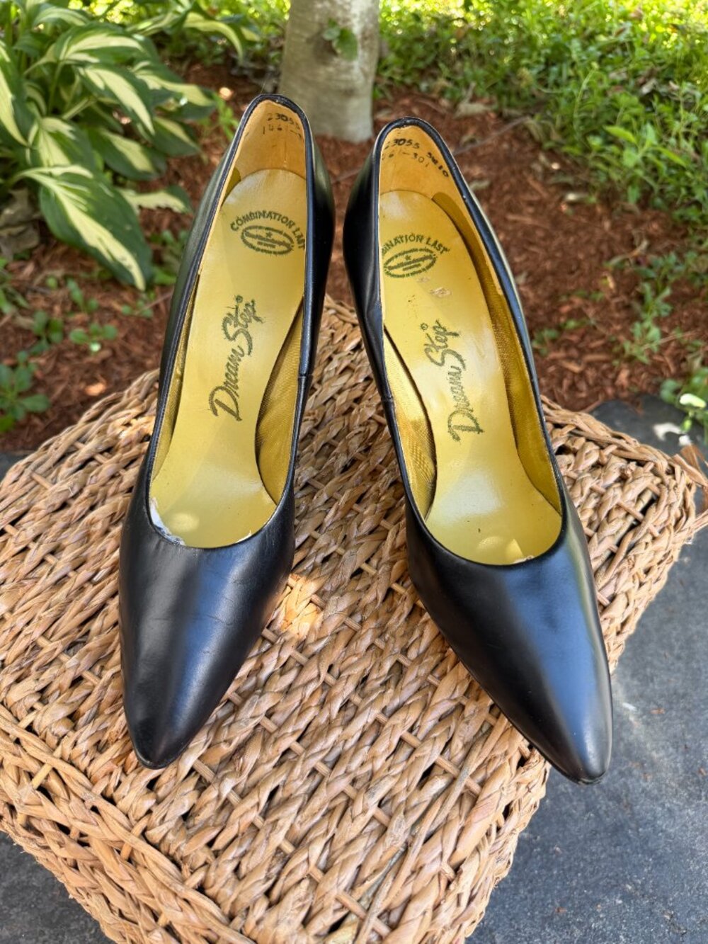 Vintage 1960s Dream Step Black Leather Stiletto Pumps Sz 9 Unworn